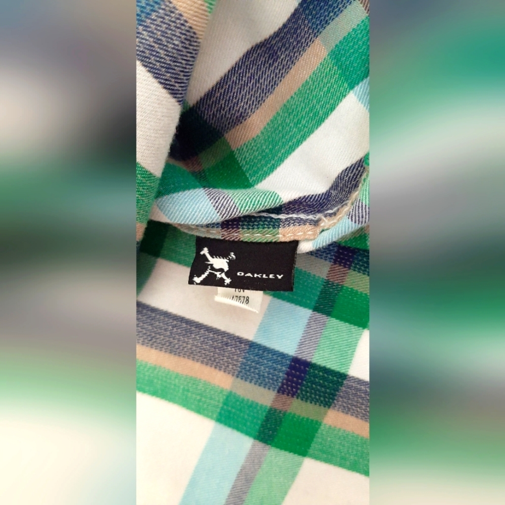 Oakley Button Up - Picture 14 of 15
